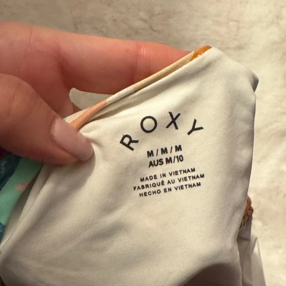 Roxy one piece swimsuit - Picture 3 of 3